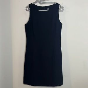 GAP Classic Black Sleeveless Sheath Dress Minimalist Workwear LBD Size 6